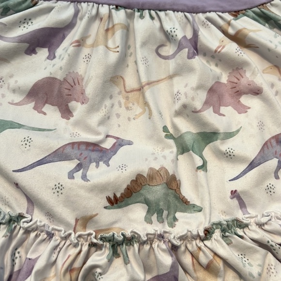 Boutique pastel dinosaur short set, size 4T. Soft material good used condition - Picture 4 of 6